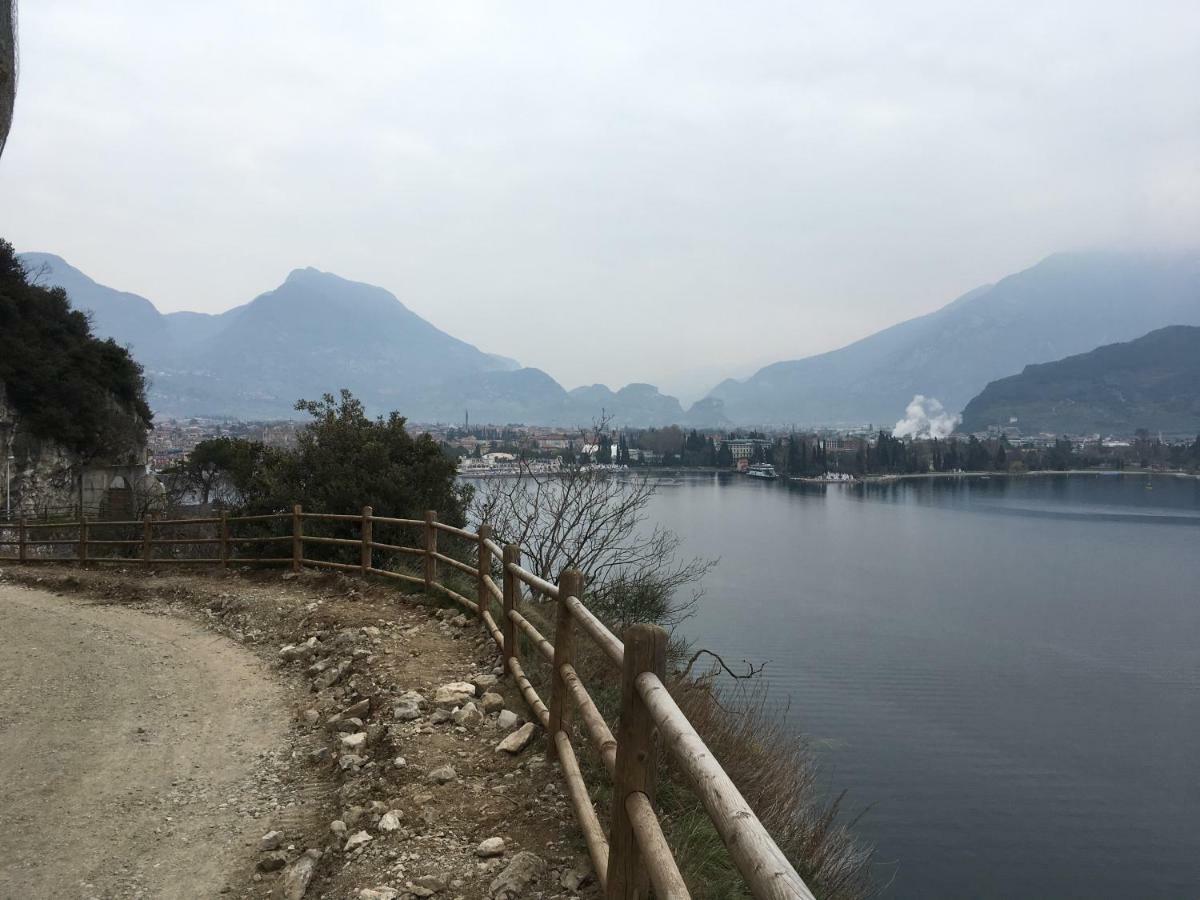 Appartamento Al Lago Рива дел Гарда Екстериор снимка